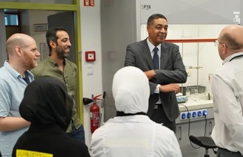 A kémiai tehetséggondozás nemzetközi központjává vált a SuperSmartLab